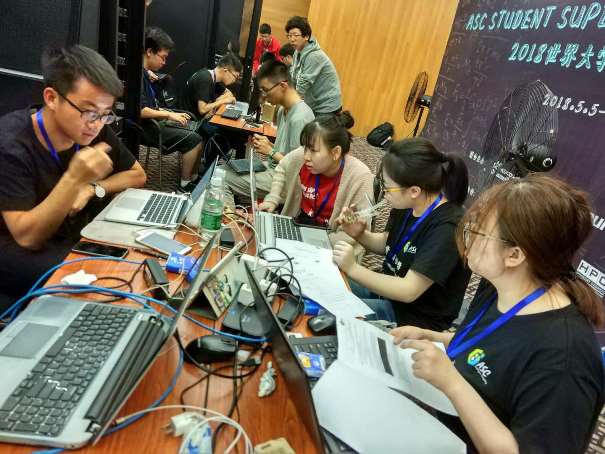 我校计算机超算团队在ASC18世界大学生超级计算机竞赛总决赛比赛首日取得佳绩